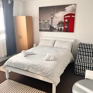 Beautiful Close To Brick Lane Homestay London